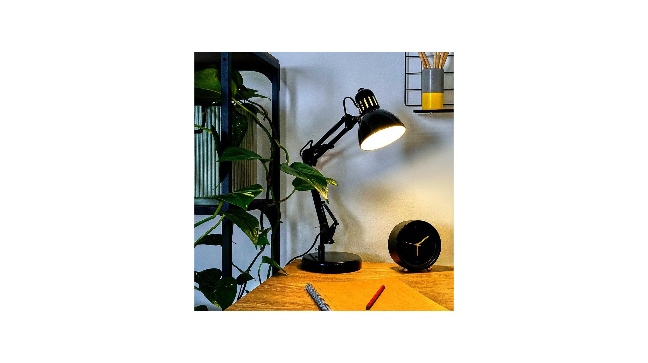 Adjustable table lamp